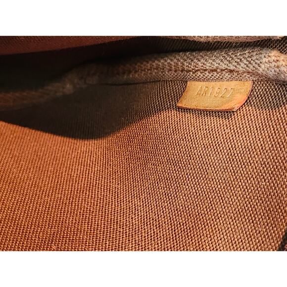 Louis Vuitton Pochette Accessoires Monogram LV Canvas Shoulder Bag Vintage - Picture 15 of 15